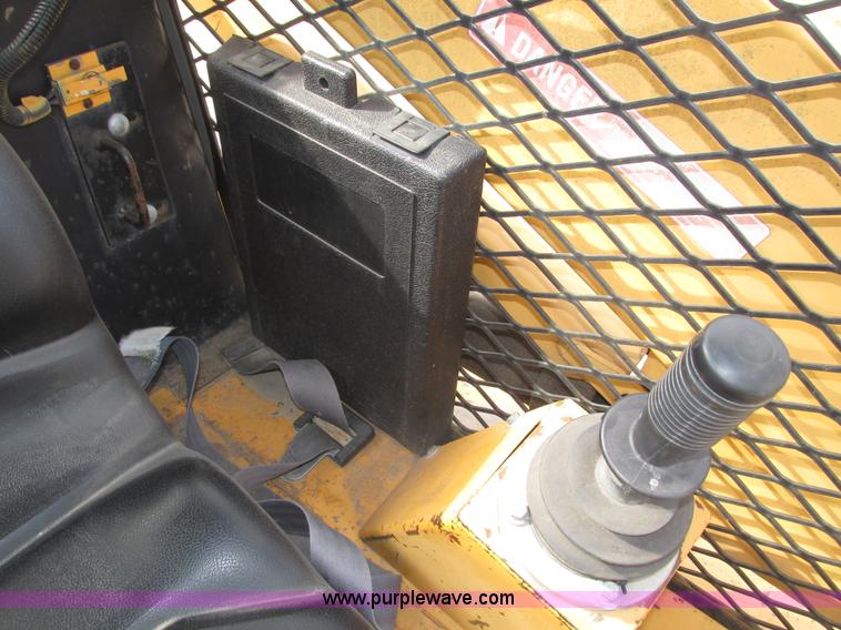 image for item H1108 Hydra-mac 2650 skid steer