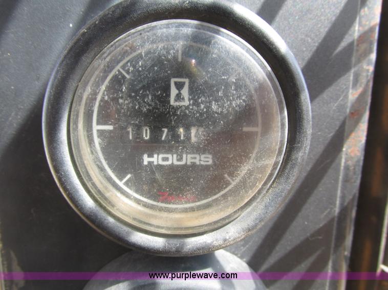 image for item H1108 Hydra-mac 2650 skid steer