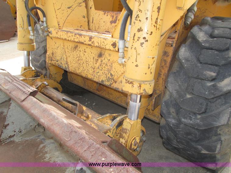 image for item H1108 Hydra-mac 2650 skid steer