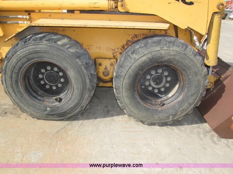 image for item H1108 Hydra-mac 2650 skid steer