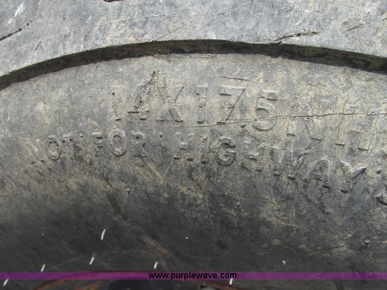 image for item H1108 Hydra-mac 2650 skid steer