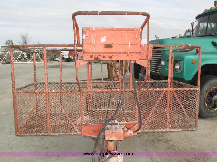 image for item H1109 JLG 80HX boom lift