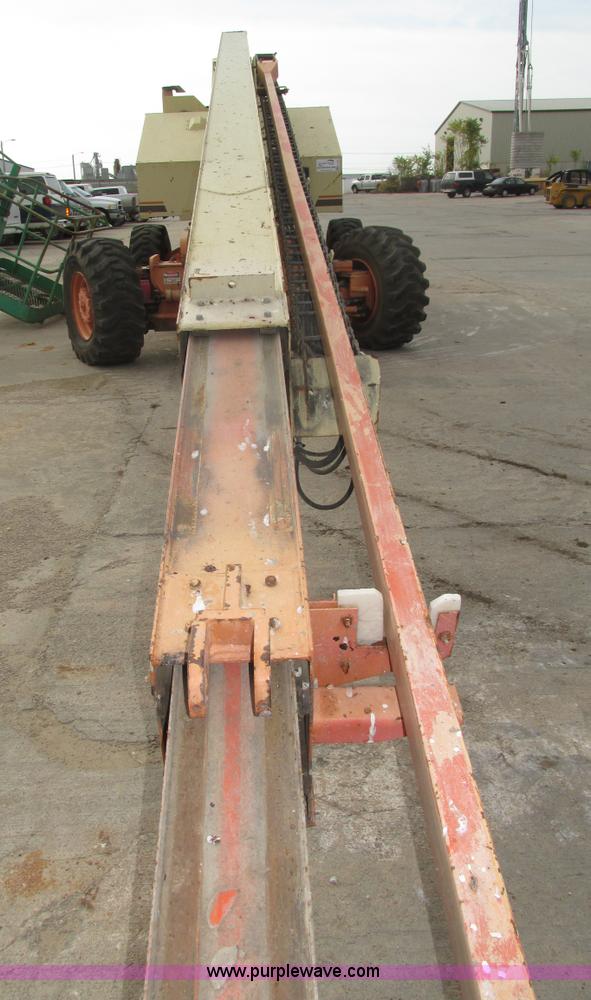 image for item H1109 JLG 80HX boom lift
