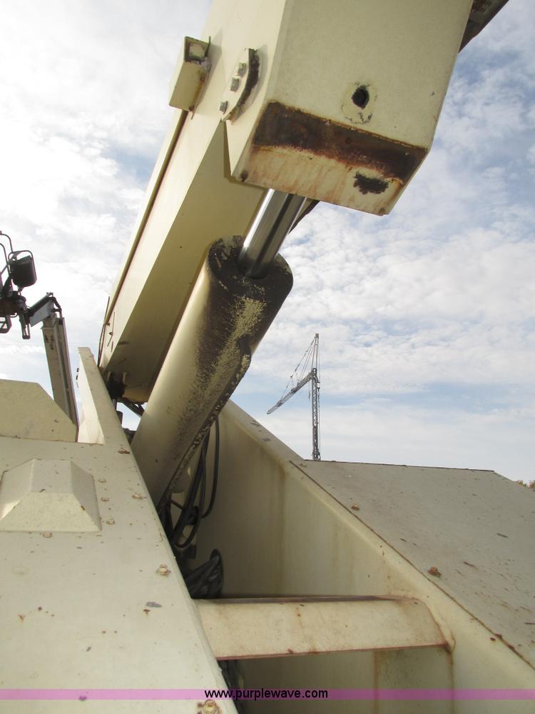 image for item H1109 JLG 80HX boom lift