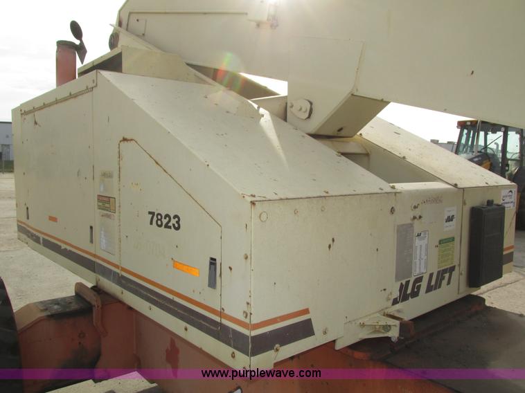 image for item H1109 JLG 80HX boom lift