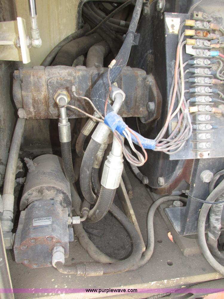 image for item H1109 JLG 80HX boom lift