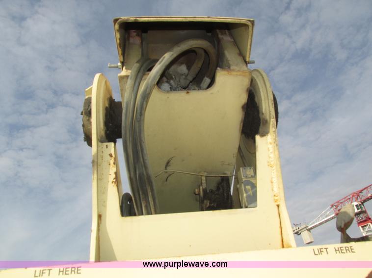 image for item H1109 JLG 80HX boom lift