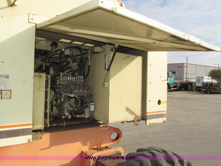 image for item H1109 JLG 80HX boom lift