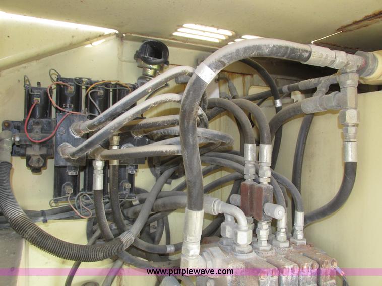 image for item H1109 JLG 80HX boom lift