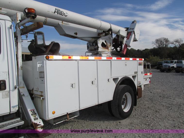 image for item H1112 2002 Altec utility bed with boom