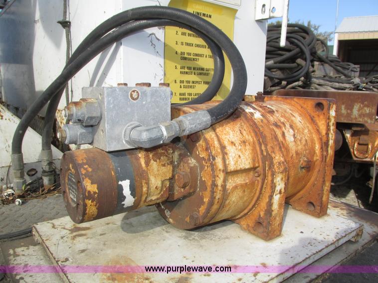 image for item H1112 2002 Altec utility bed with boom