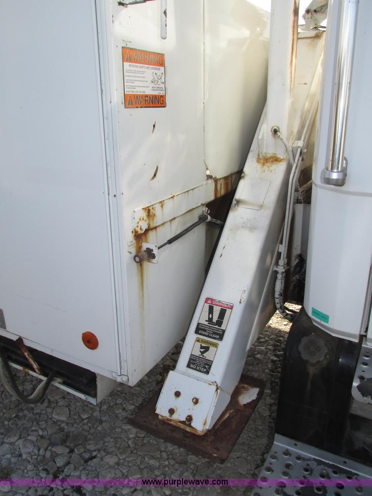 image for item H1112 2002 Altec utility bed with boom