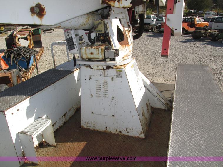 image for item H1112 2002 Altec utility bed with boom