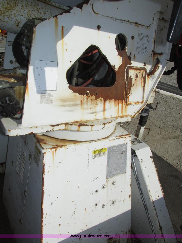 image for item H1112 2002 Altec utility bed with boom