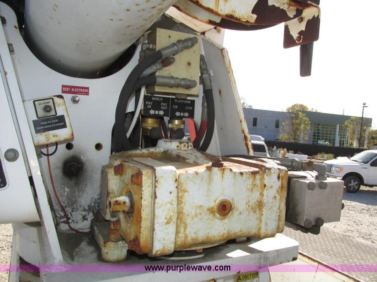 image for item H1112 2002 Altec utility bed with boom