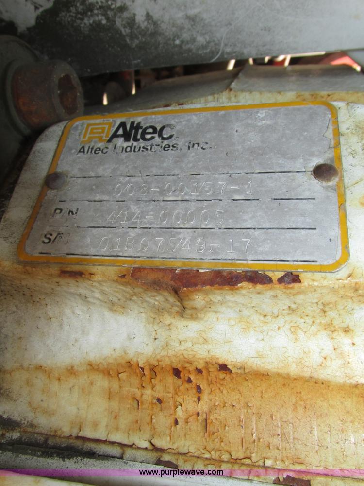 image for item H1112 2002 Altec utility bed with boom