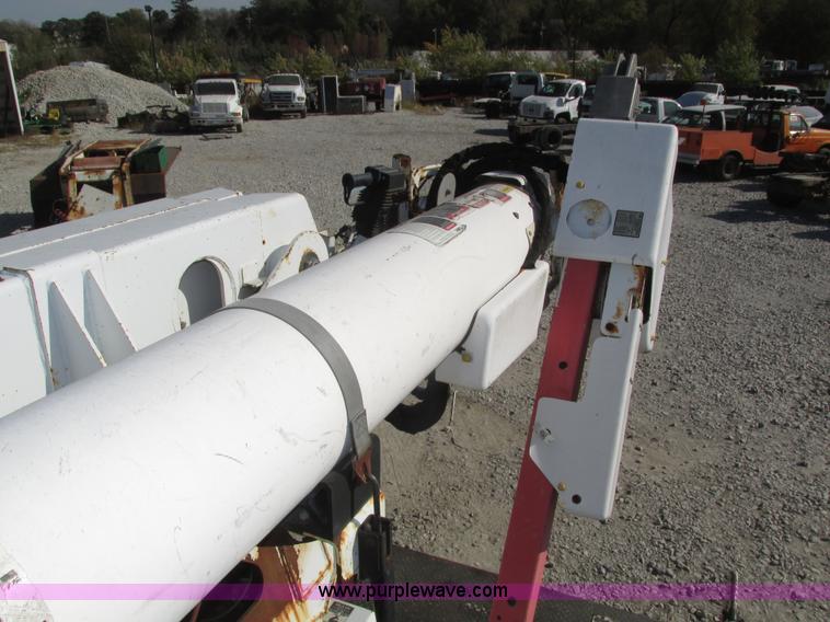 image for item H1112 2002 Altec utility bed with boom