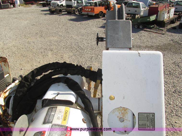 image for item H1112 2002 Altec utility bed with boom