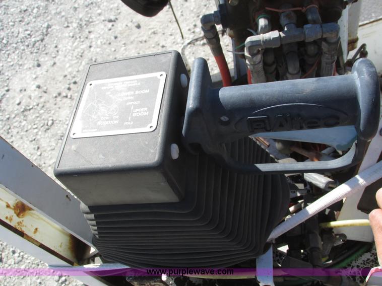 image for item H1112 2002 Altec utility bed with boom