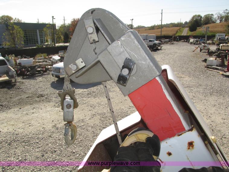 image for item H1112 2002 Altec utility bed with boom