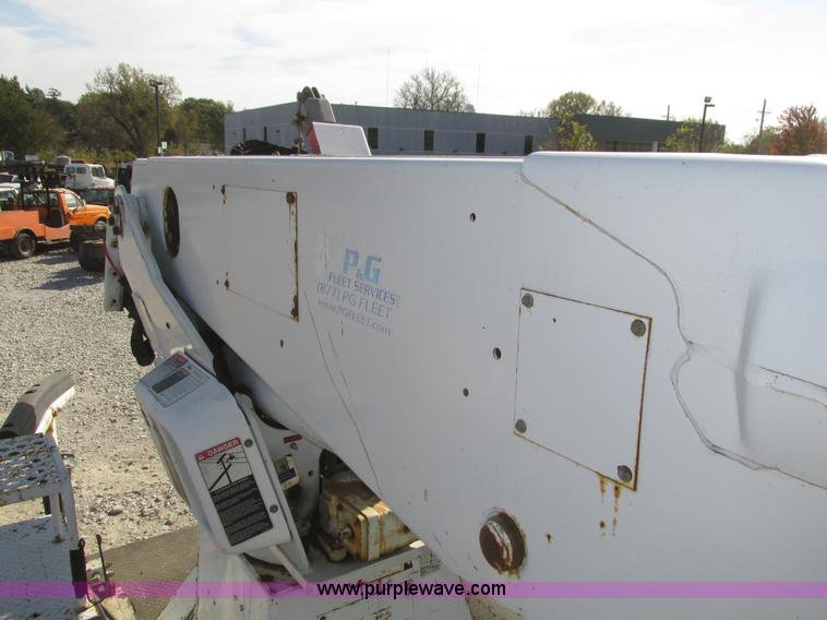 image for item H1112 2002 Altec utility bed with boom