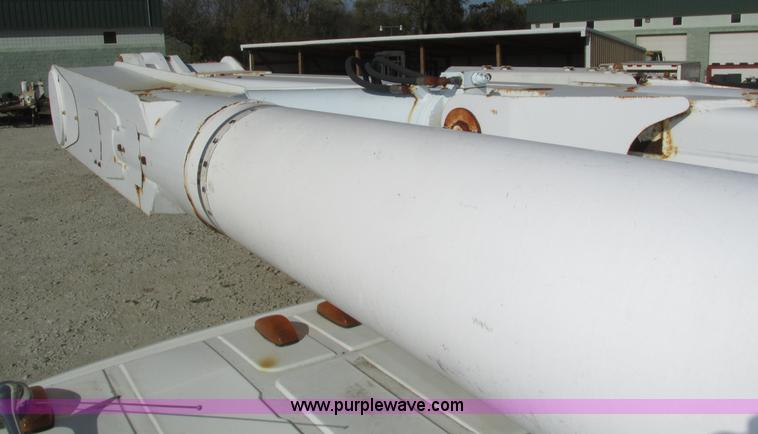 image for item H1112 2002 Altec utility bed with boom