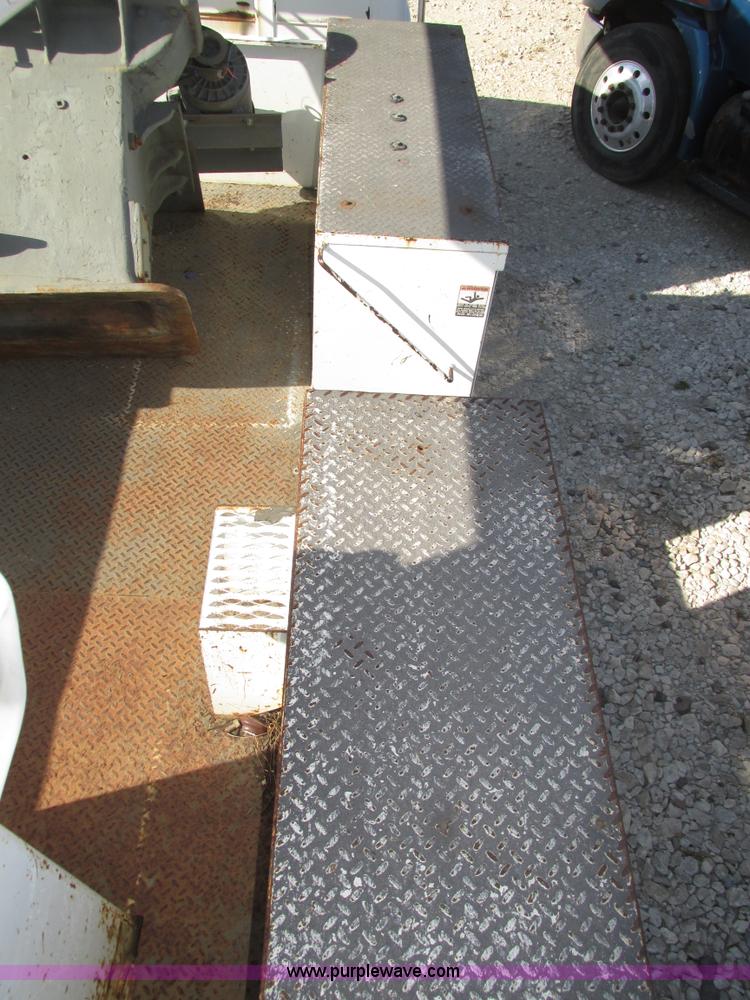 image for item H1112 2002 Altec utility bed with boom