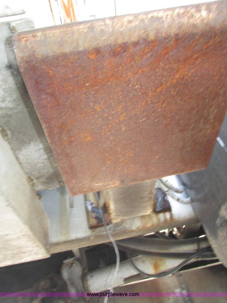 image for item H1112 2002 Altec utility bed with boom