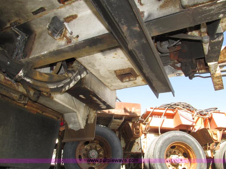 image for item H1112 2002 Altec utility bed with boom