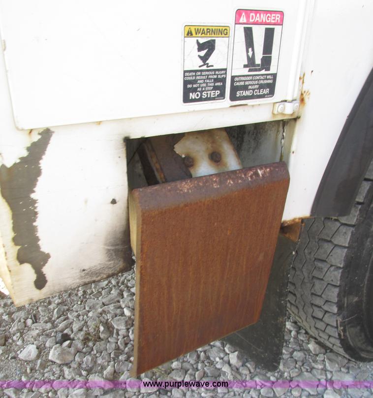 image for item H1112 2002 Altec utility bed with boom