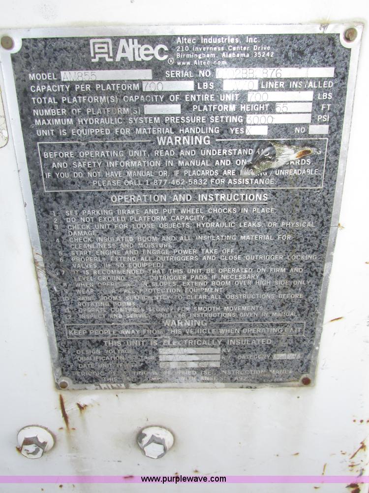 image for item H1112 2002 Altec utility bed with boom