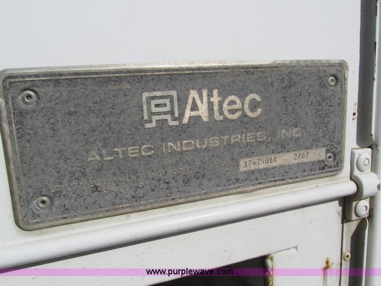 image for item H1112 2002 Altec utility bed with boom