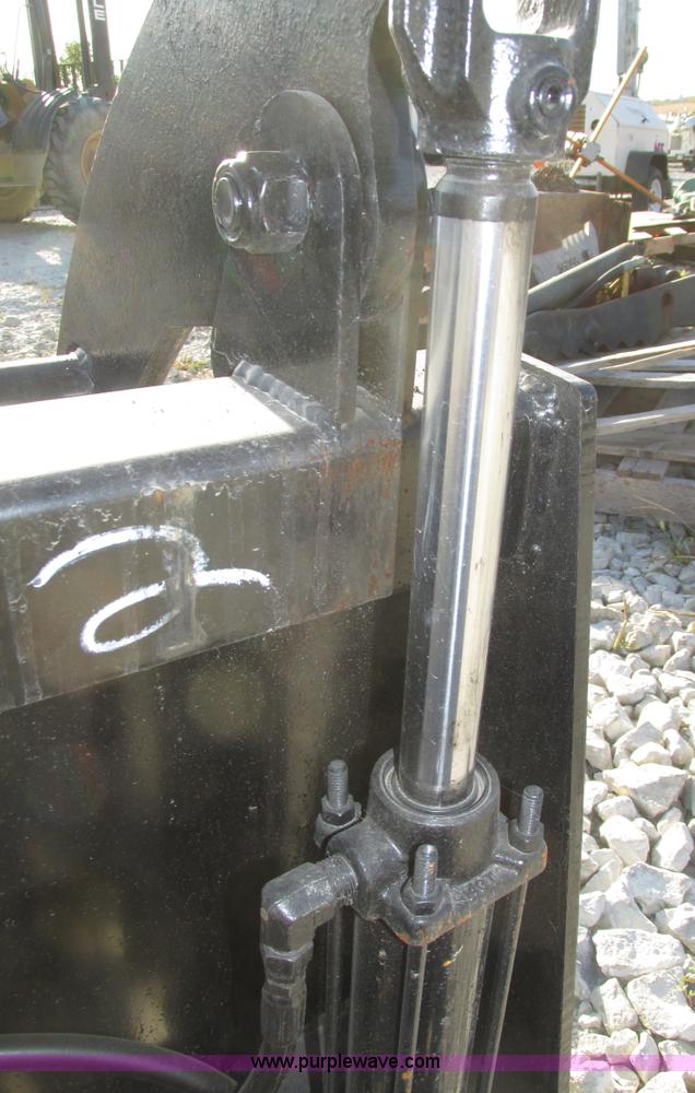 image for item H1115 Root grapple bucket