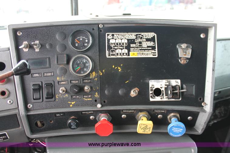 image for item H8086 1998 Mack RD688S dump truck