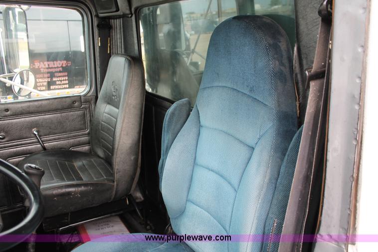 image for item H8086 1998 Mack RD688S dump truck