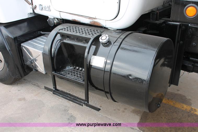 image for item H8086 1998 Mack RD688S dump truck