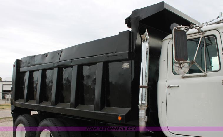 image for item H8086 1998 Mack RD688S dump truck