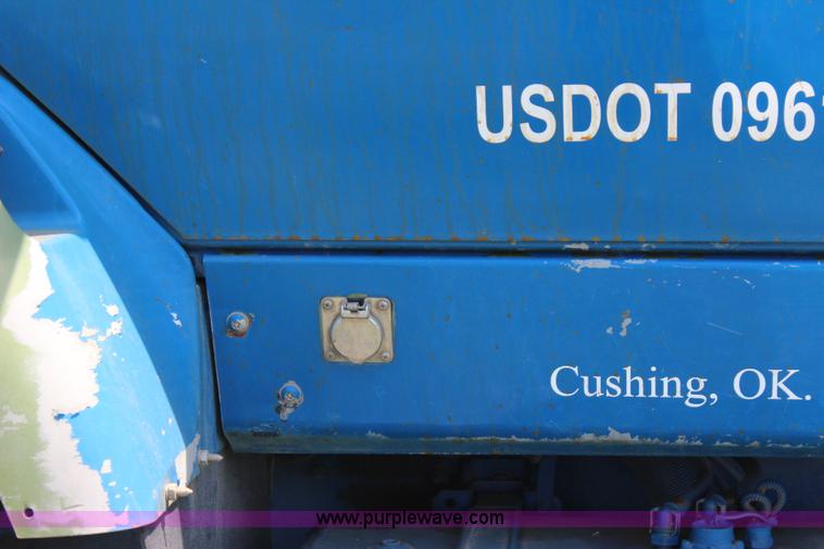 image for item I1631 2004 International 7600 tank truck