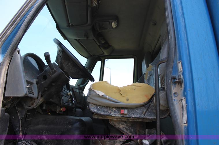 image for item I1631 2004 International 7600 tank truck