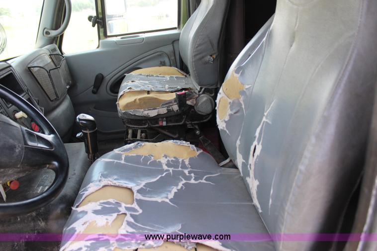 image for item I1631 2004 International 7600 tank truck