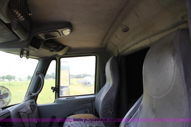 image for item I1631 2004 International 7600 tank truck