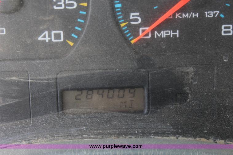 image for item I1631 2004 International 7600 tank truck