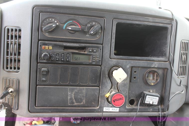 image for item I1631 2004 International 7600 tank truck