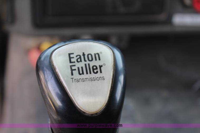 image for item I1631 2004 International 7600 tank truck