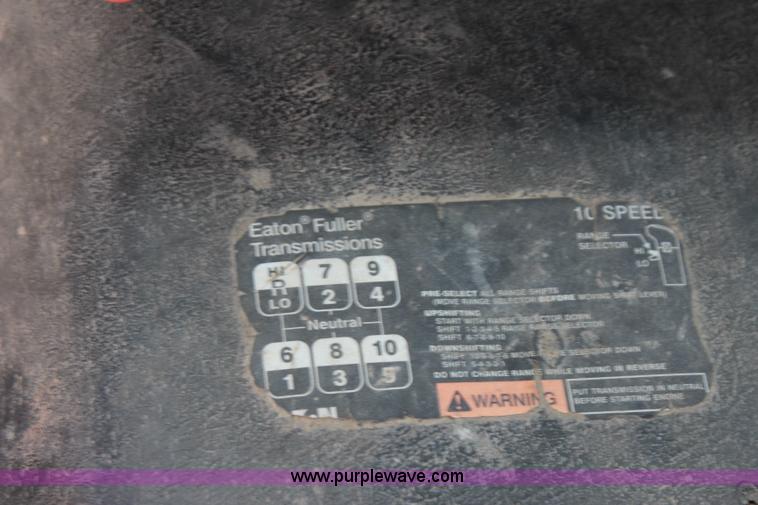 image for item I1631 2004 International 7600 tank truck