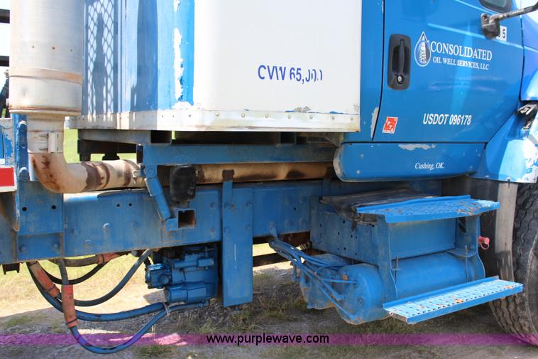 image for item I1631 2004 International 7600 tank truck