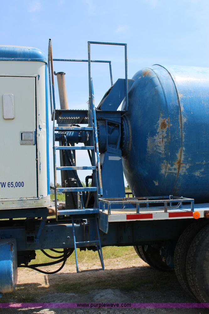 image for item I1631 2004 International 7600 tank truck