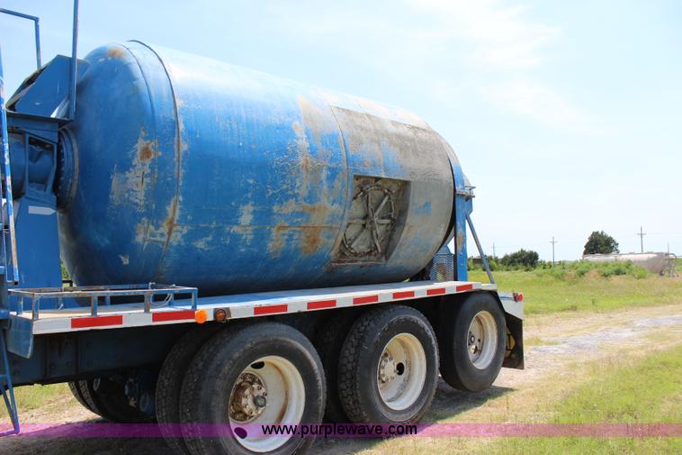 image for item I1631 2004 International 7600 tank truck