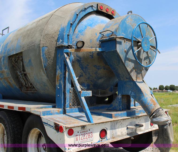 image for item I1631 2004 International 7600 tank truck