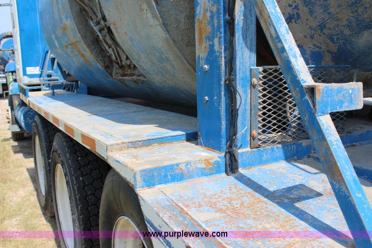 image for item I1631 2004 International 7600 tank truck